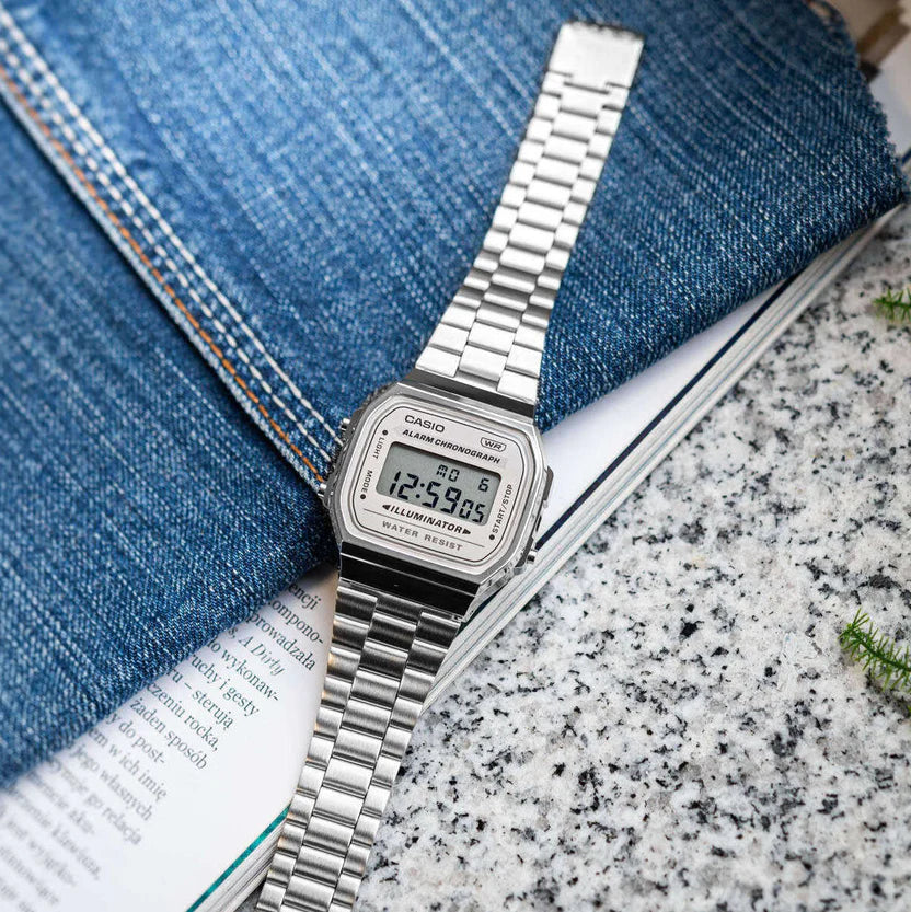 Reloj Casio A168WA-8AY Plateado Digital Vintage Acero Inoxidable
