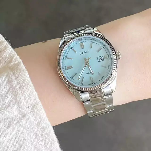 Reloj Casio LTP-1302DS-2AV Acero Inoxidable Esfera Azul Sunburst 50M