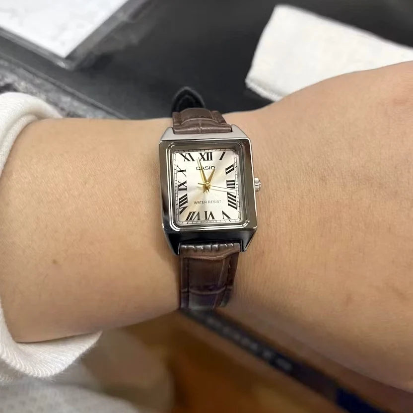 Reloj Casio LTP-V007L-9BUDF Cuero Rectangular Cristal Mineral
