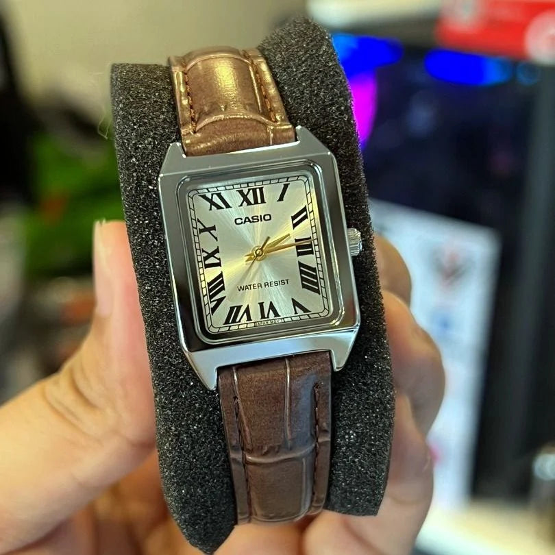 Reloj Casio LTP-V007L-9BUDF Cuero Rectangular Cristal Mineral