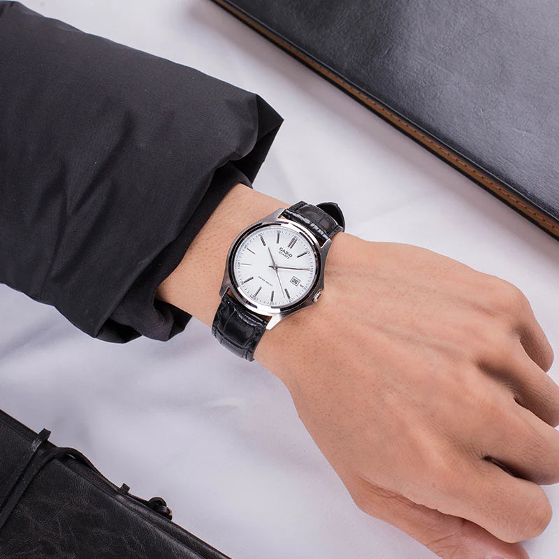 Reloj Casio MTP-1183E-7A Correa de Cuero Negro Esfera Blanca Clásico Elegante