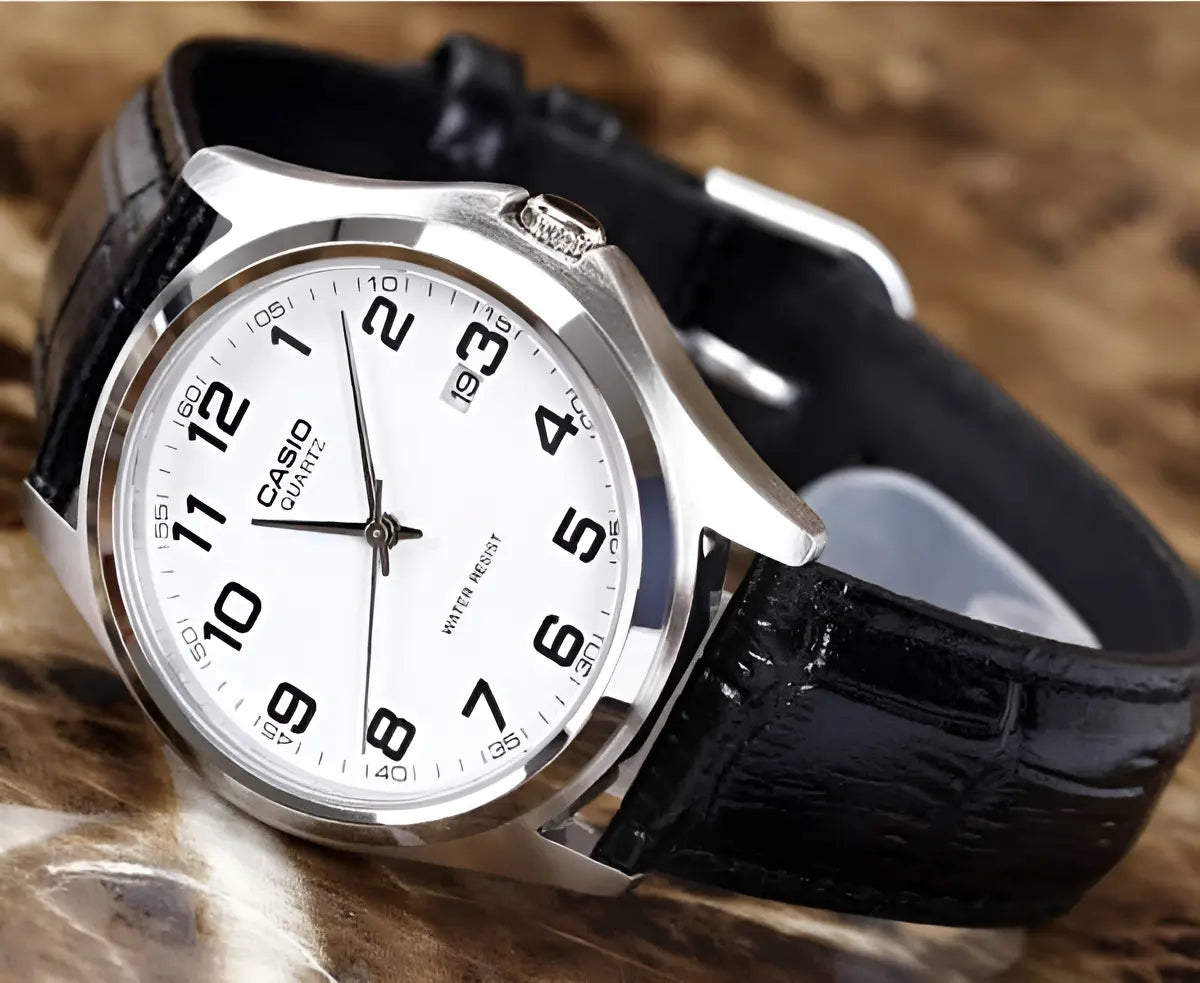 Reloj Casio MTP-1183E-7B Correa de Cuero Negro Esfera Blanca Clásico Elegante