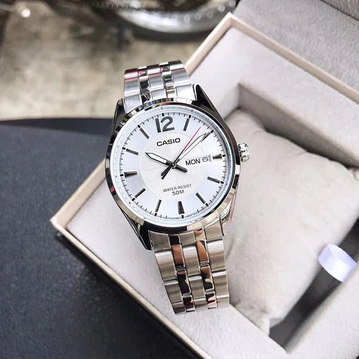 Reloj Casio MTP-1335D-7AV Acero Inoxidable Esfera Blanca Multifunción 50M