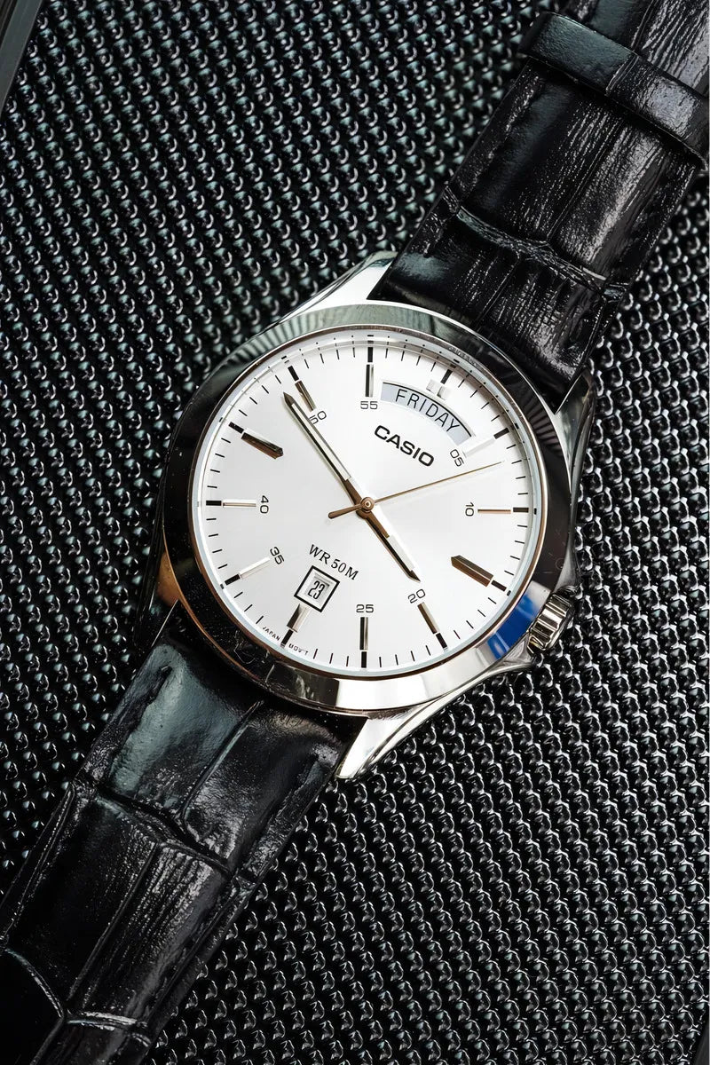 Reloj Casio MTP-1370L-7AV Correa de Cuero Día y Fecha