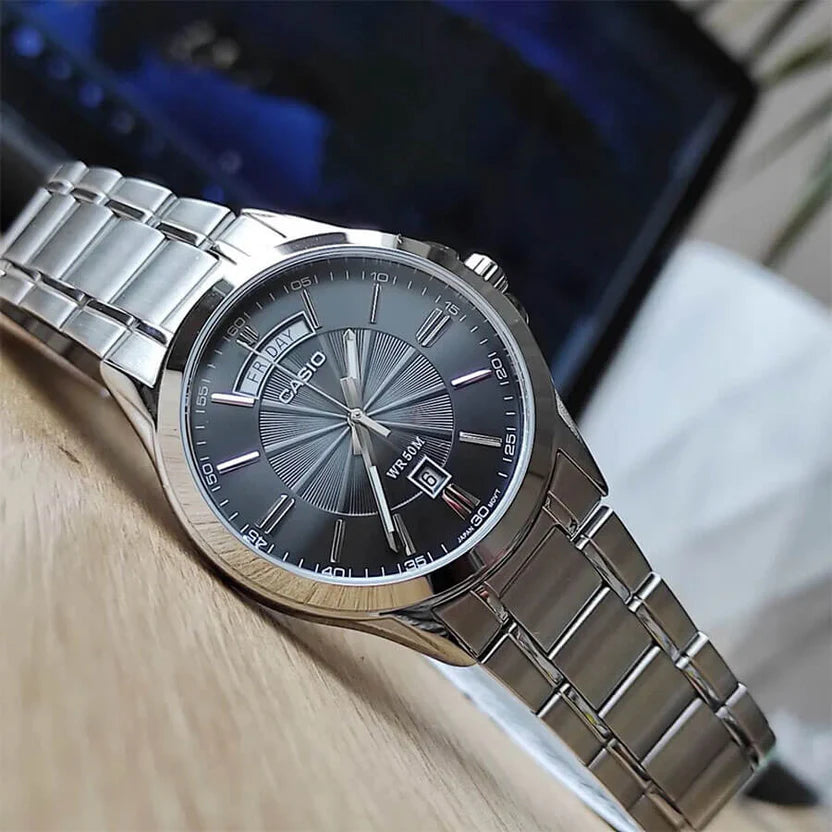 Reloj Casio MTP-1381D-8AVDF Gris Acero Multifunción 50M