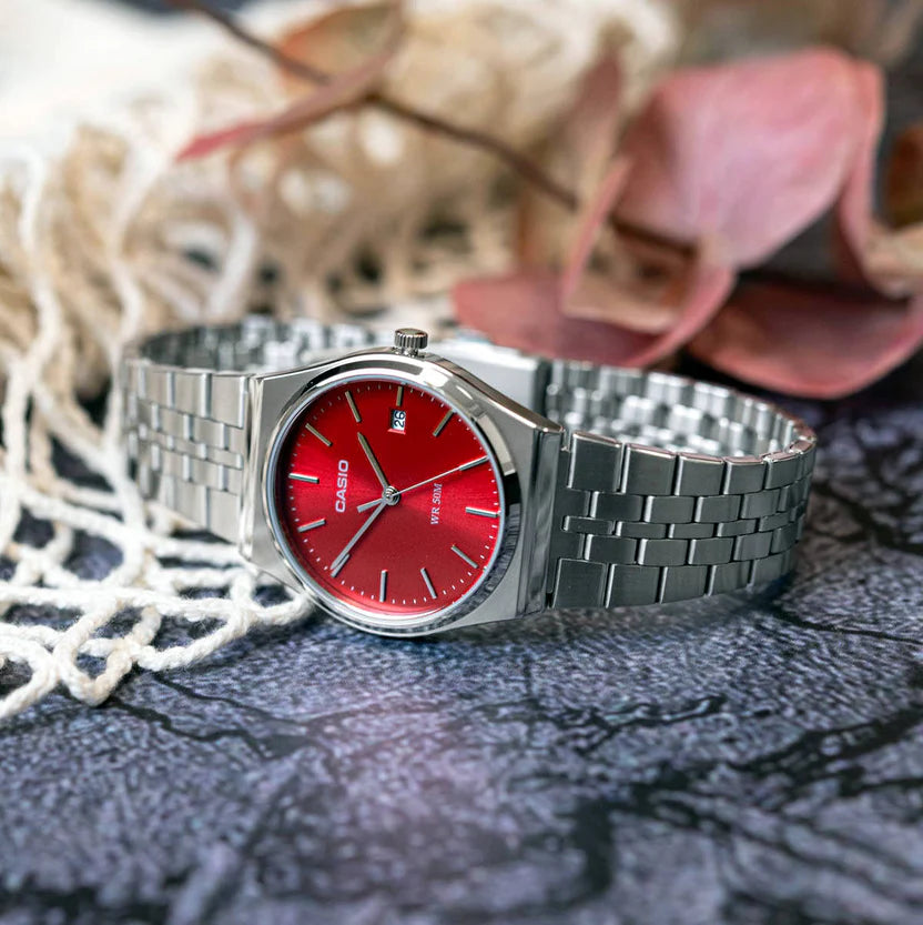 Reloj Casio MTP-B145D-4A2V Acero Inoxidable Esfera Roja 50M