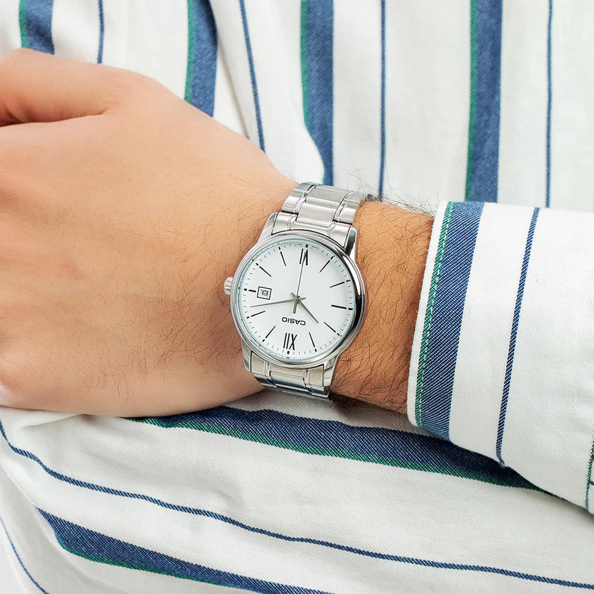 Reloj Casio MTP-V002D-7B3 Acero Inoxidable Esfera Blanca Clásico Elegante