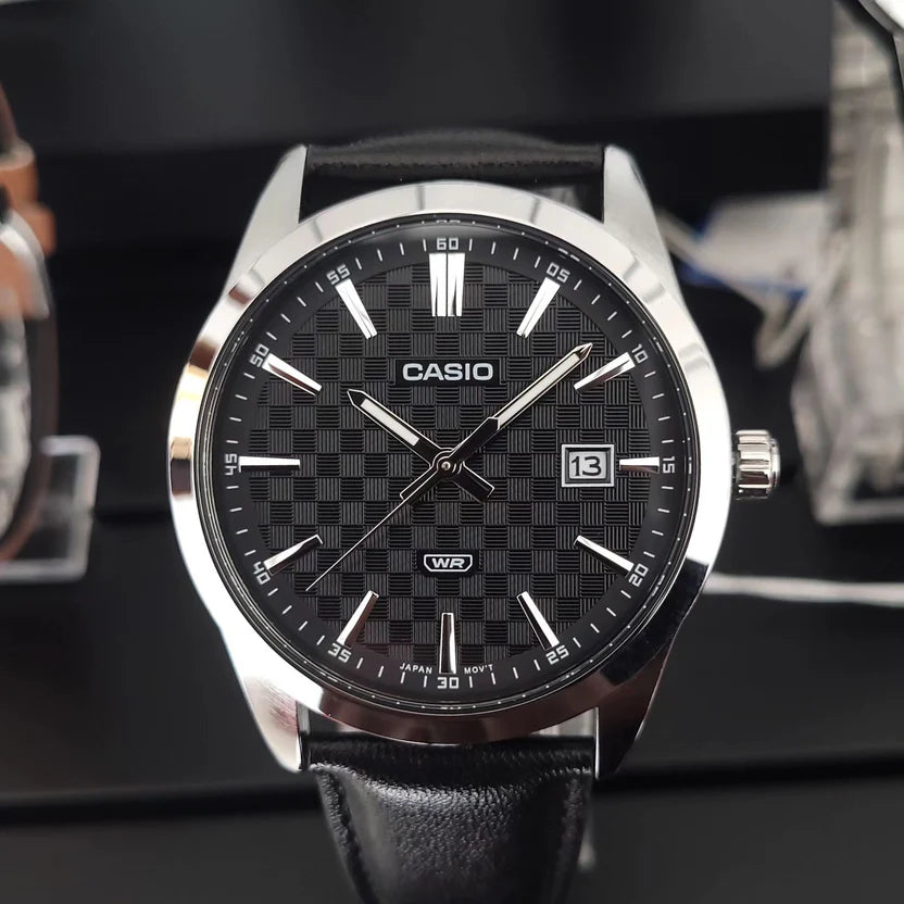 Reloj Casio MTP-VD03L-1A Correa de Cuero Negro Esfera Negra 50M