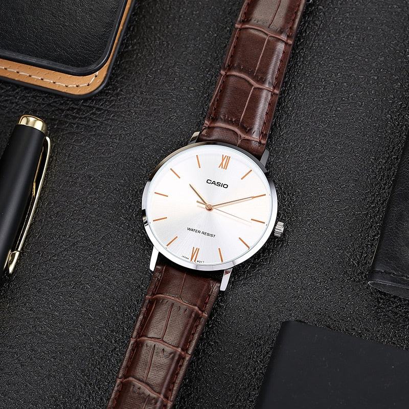 Reloj Casio MTP-VT01L-7B2 Correa de Cuero Negro Esfera Blanca Minimalista