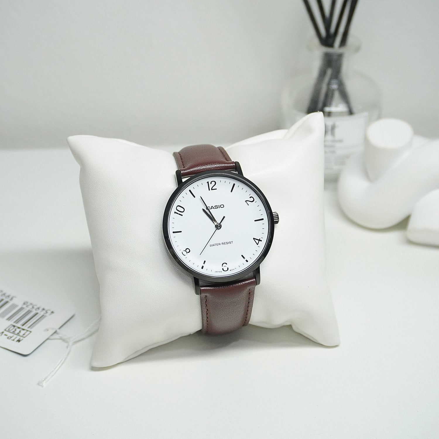 Reloj Casio MTP-VT03BL-7B Correa de Cuero Negro Esfera Blanca Minimalista