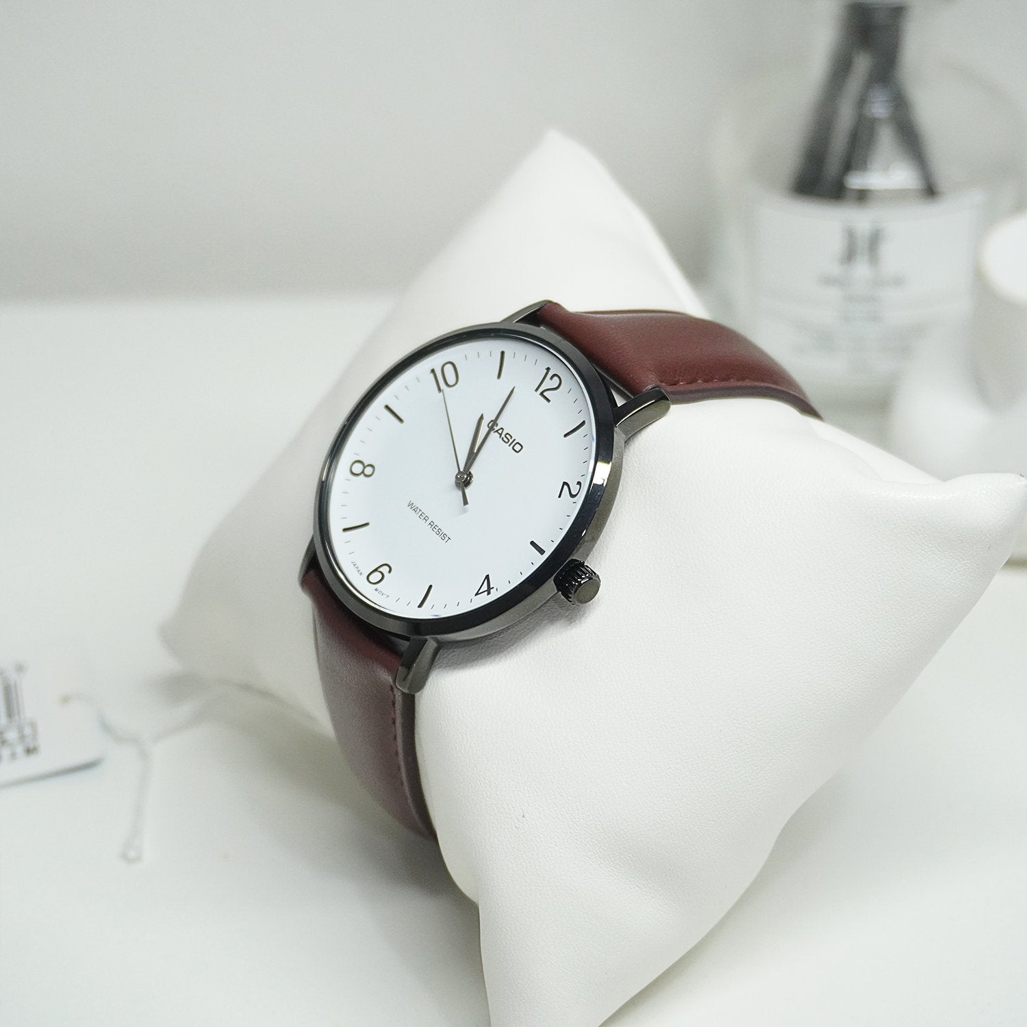 Reloj Casio MTP-VT03BL-7B Correa de Cuero Negro Esfera Blanca Minimalista